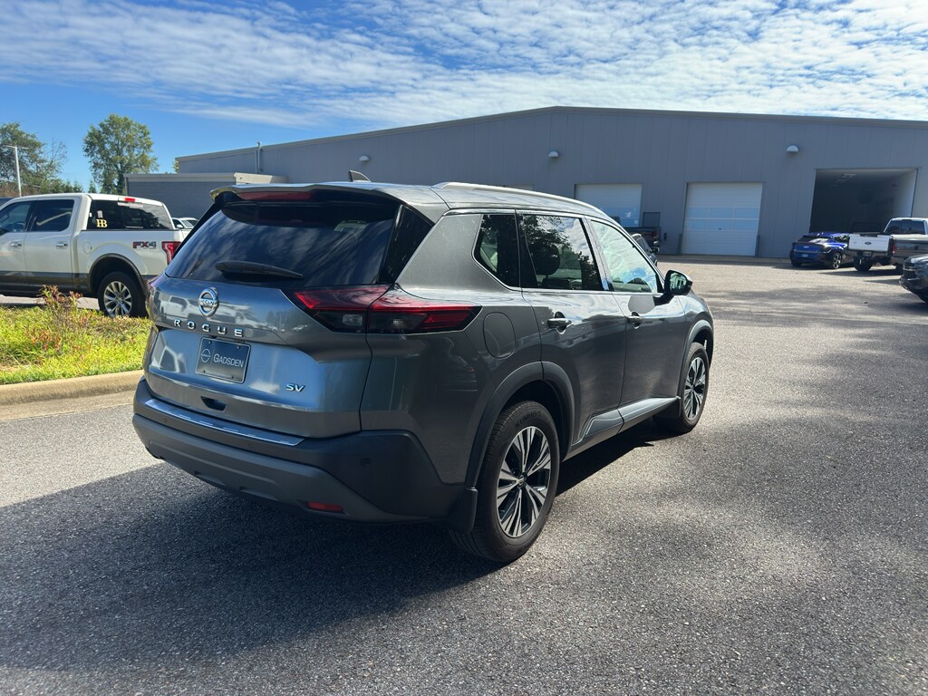 2021 Nissan Rogue SV photo 3