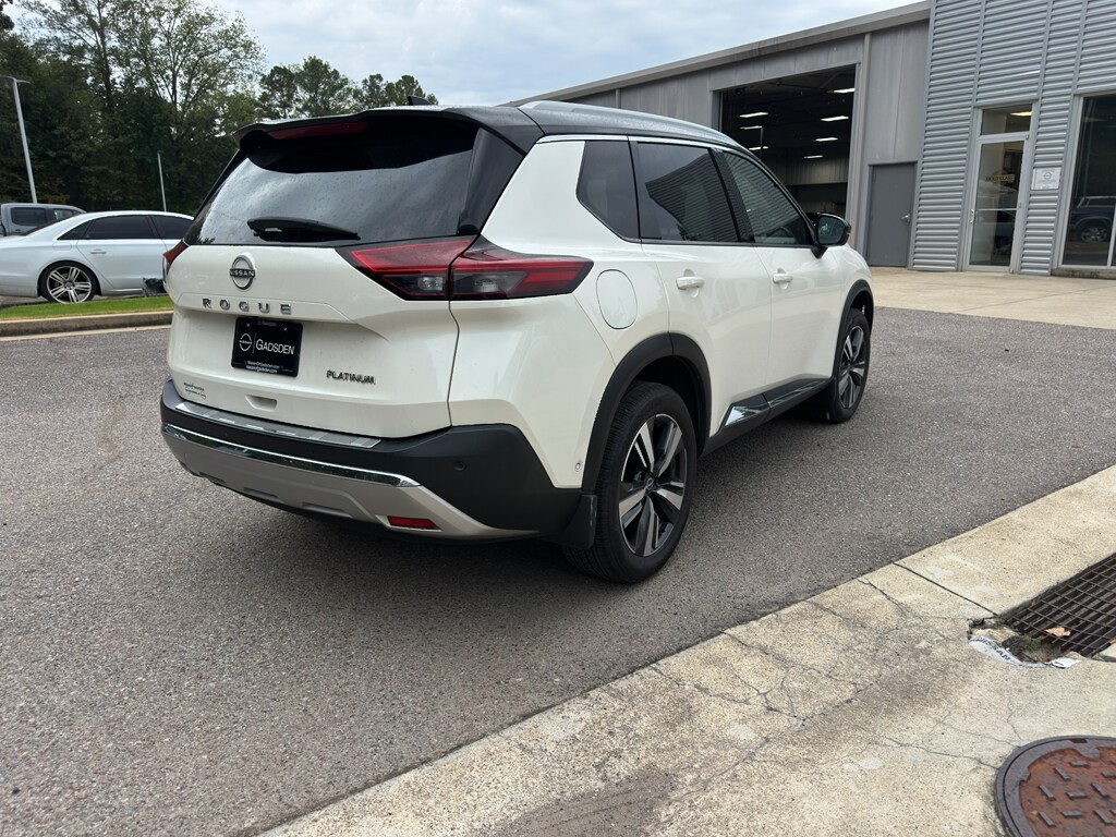 2023 Nissan Rogue Platinum photo 3
