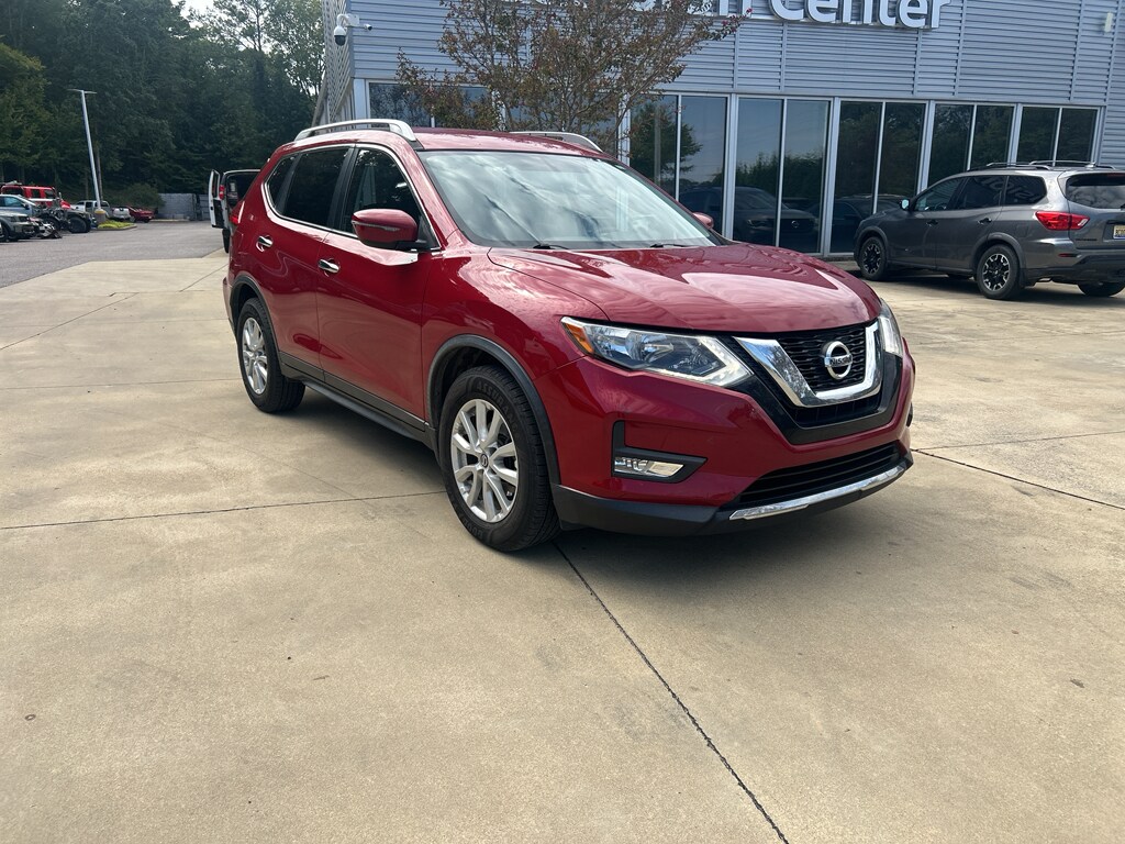 2017 Nissan Rogue SV photo 3