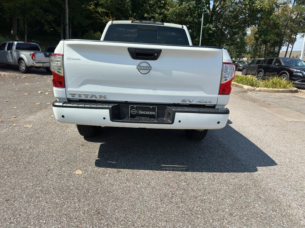 2023 Nissan Titan SV Crew Cab photo 3