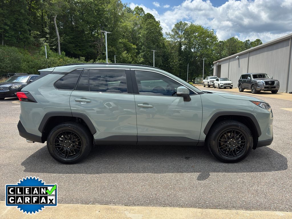 2020 Toyota RAV4 XLE photo 2