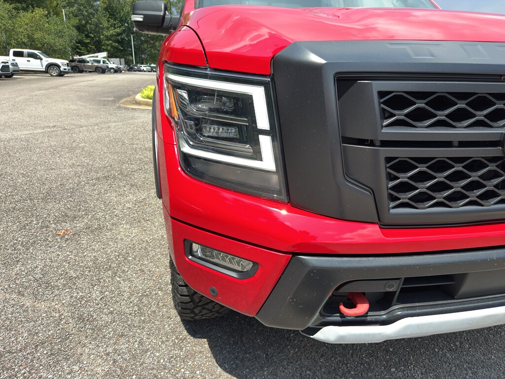 2020 Nissan Titan PRO-4X Crew Cab photo 3