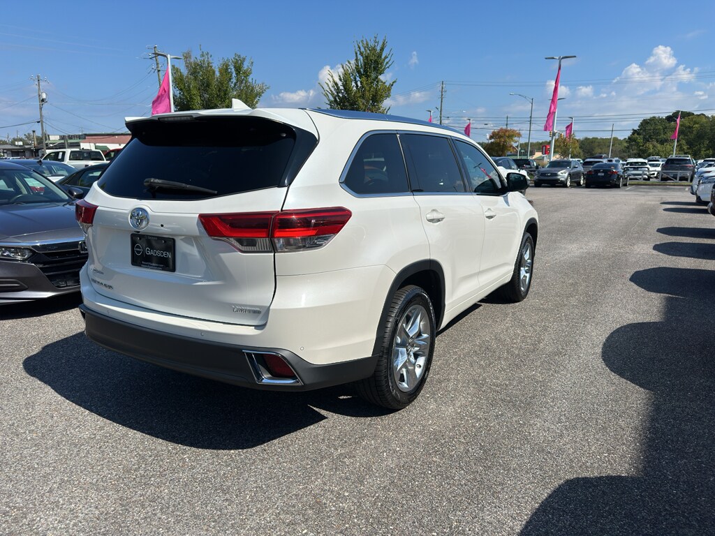2017 Toyota Highlander Limited photo 2