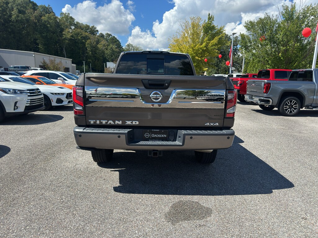 2018 Nissan Titan Platinum Reserve Crew Cab photo 3
