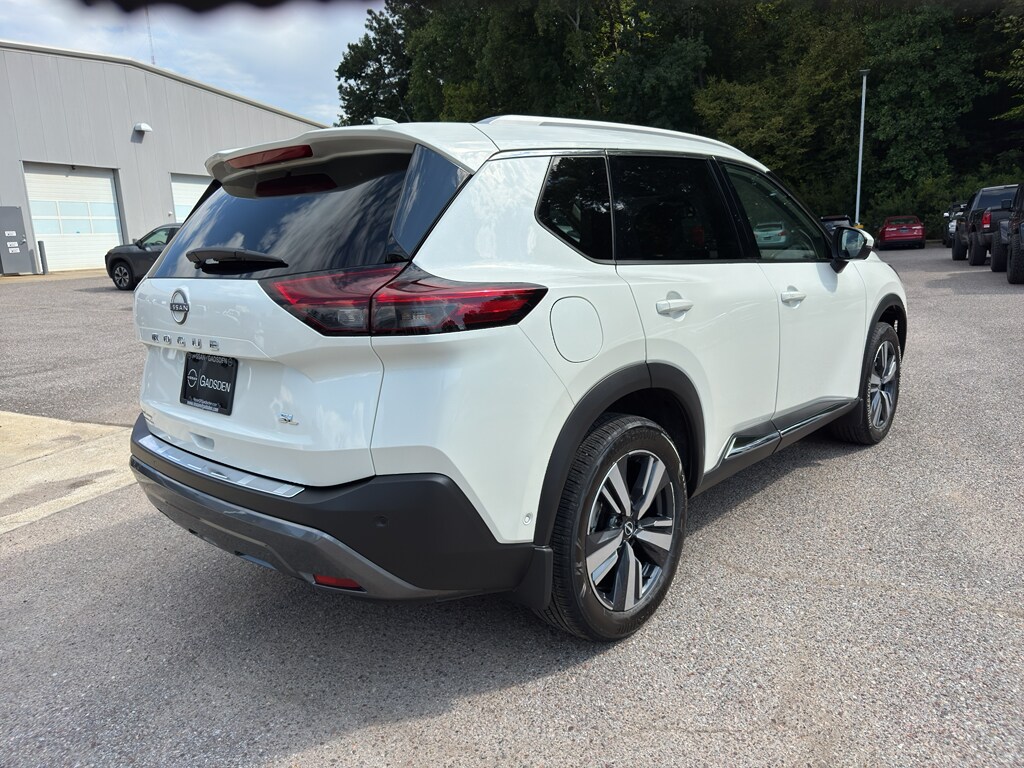2023 Nissan Rogue SL photo 3
