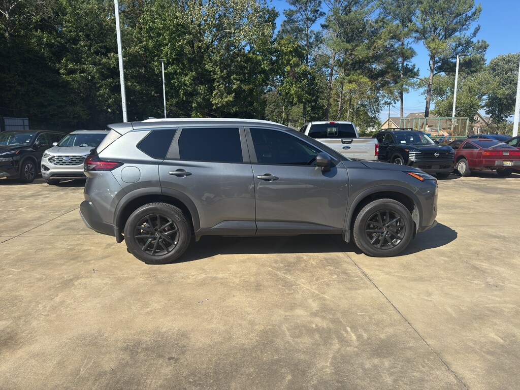 2023 Nissan Rogue SV photo 4