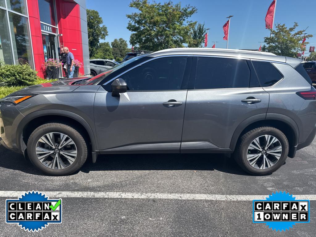 2021 Nissan Rogue SV photo 2