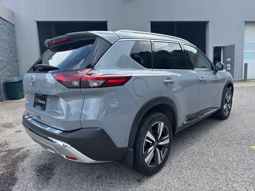 2023 Nissan Rogue Platinum photo 3