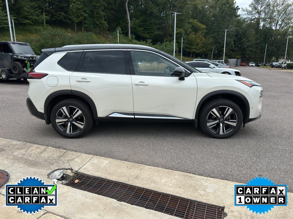 2023 Nissan Rogue Platinum photo 2