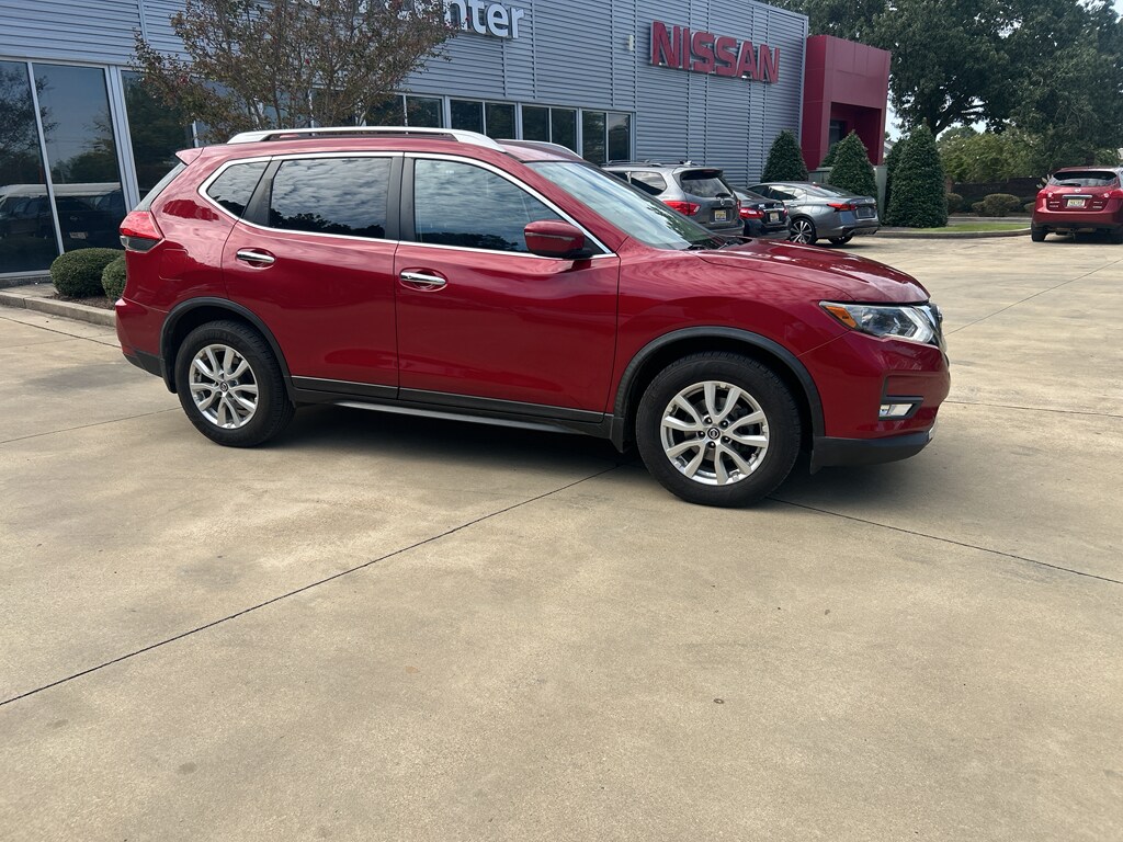 2017 Nissan Rogue SV photo 4