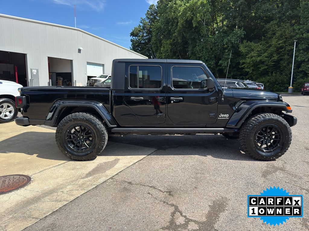 2023 Jeep Gladiator Overland photo 2