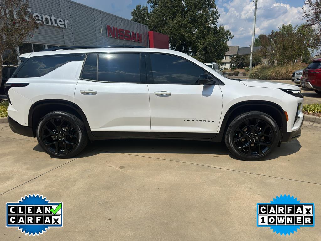 2024 Chevrolet Traverse RS photo 2