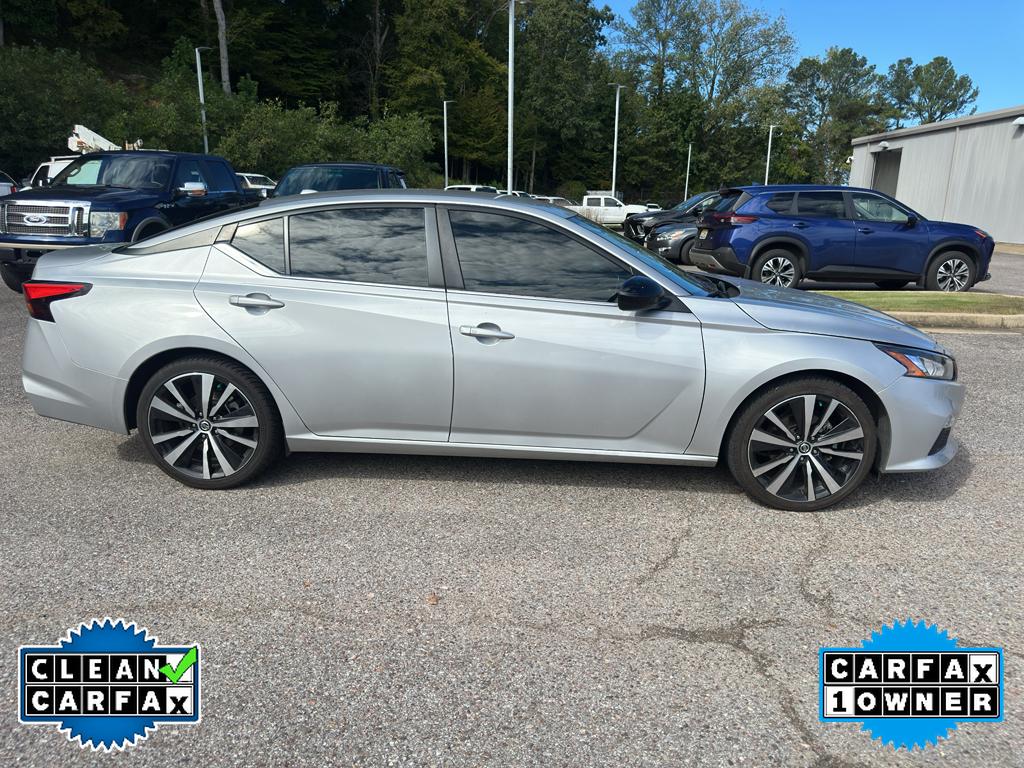 2022 Nissan Altima 2.5 SR photo 2