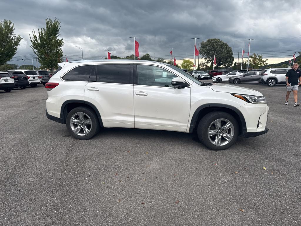 2017 Toyota Highlander Limited photo 4