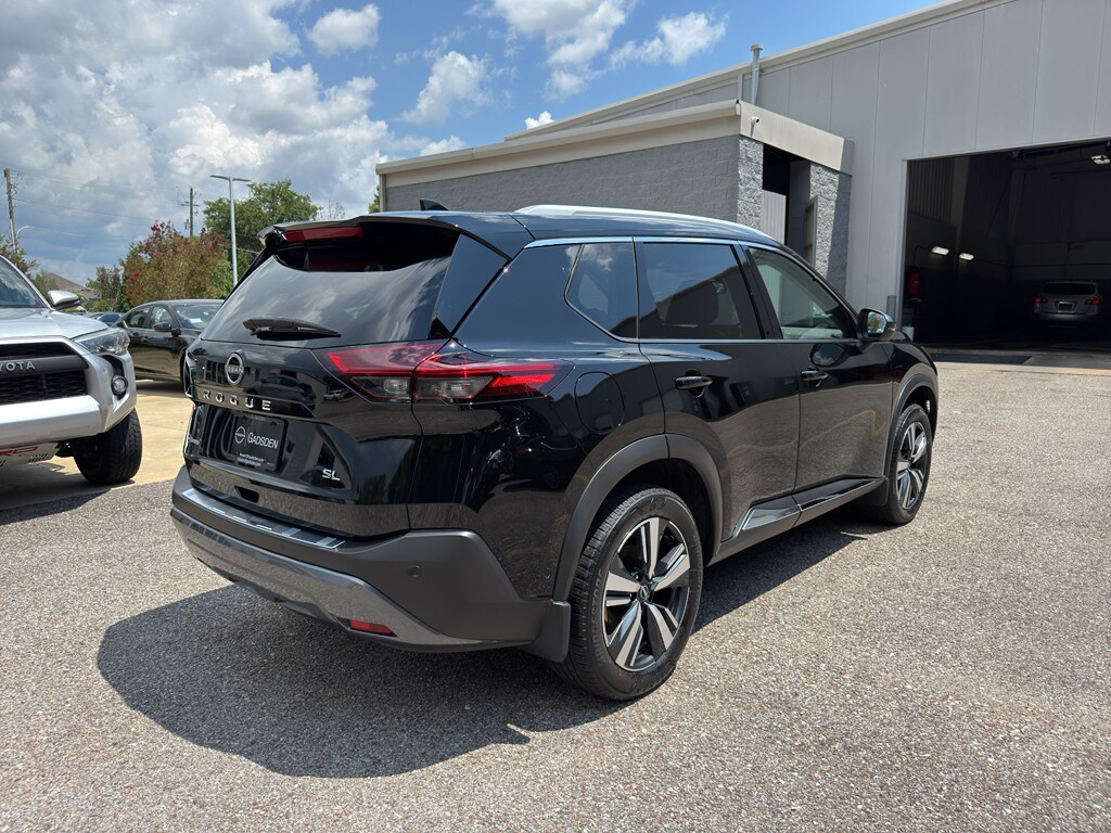 2023 Nissan Rogue SL photo 3