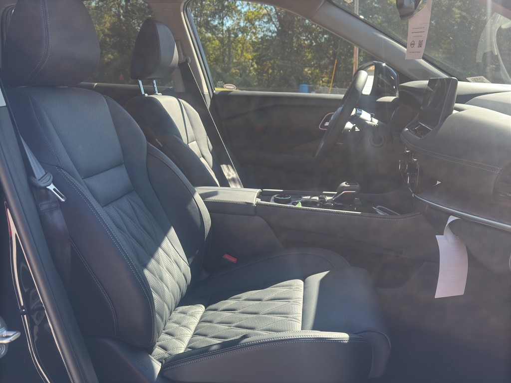 2026 Nissan Rogue Platinum - Photo 15