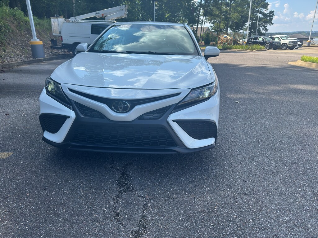 2021 Toyota Camry SE photo 2