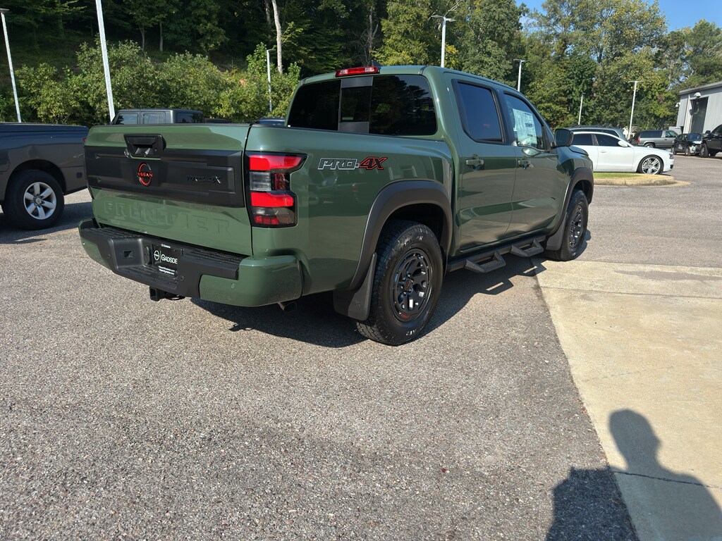 2026 Nissan Frontier PRO-4X Crew Cab photo 3
