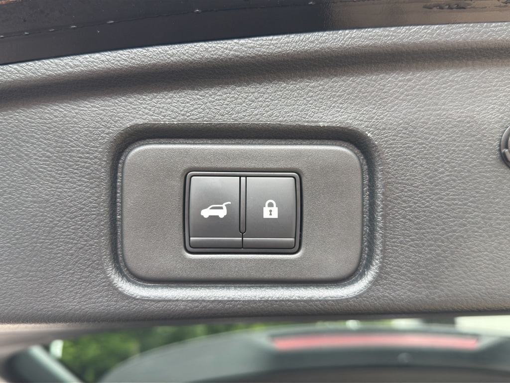 2025 Nissan Pathfinder SV - Photo 17