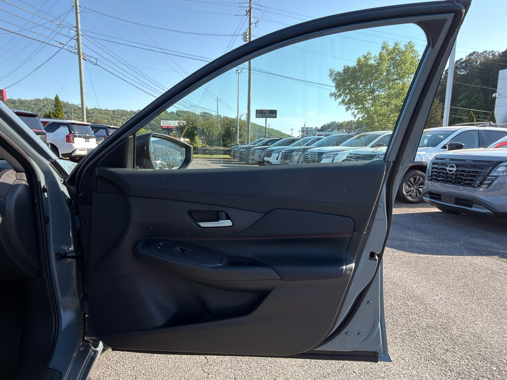 2026 Nissan Sentra SR - Photo 17