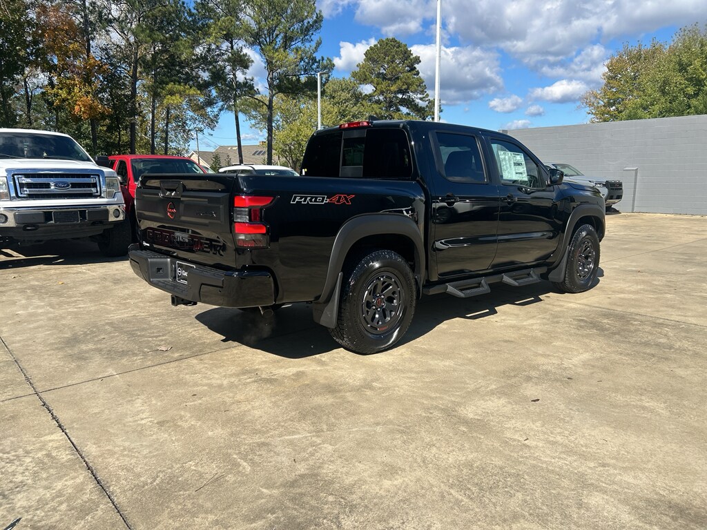 2026 Nissan Frontier PRO-4X photo 3