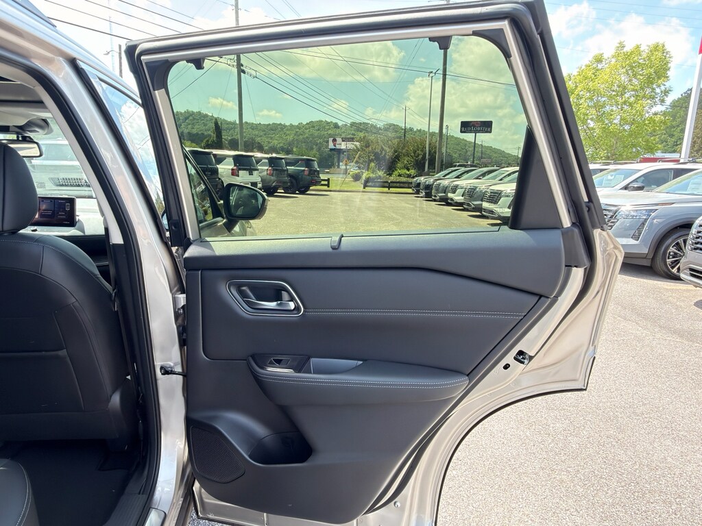 2026 Nissan Rogue Platinum - Photo 18