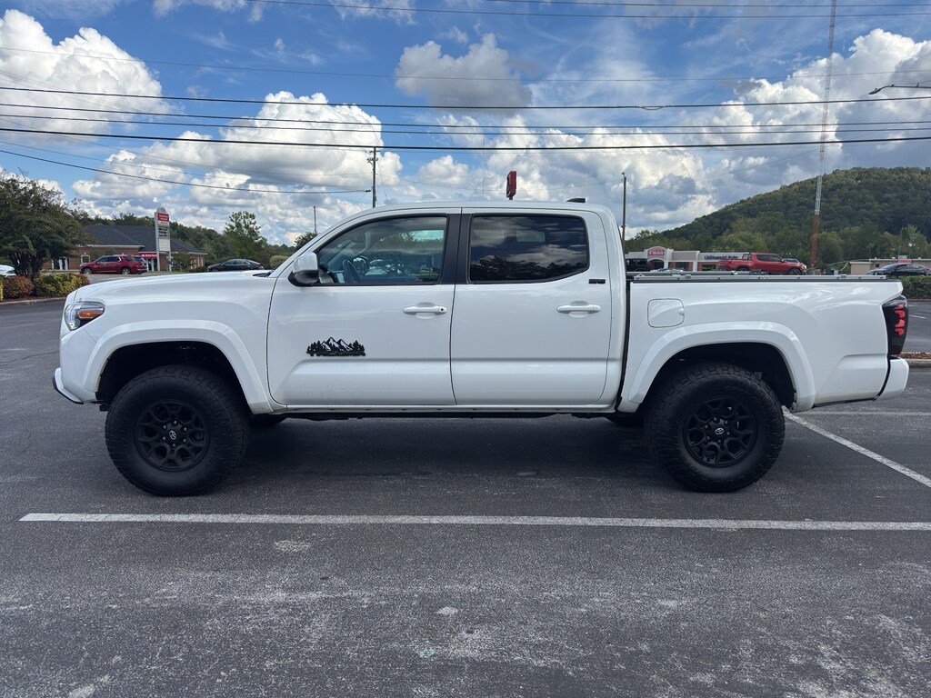 2021 Toyota Tacoma SR5 V6 photo 2