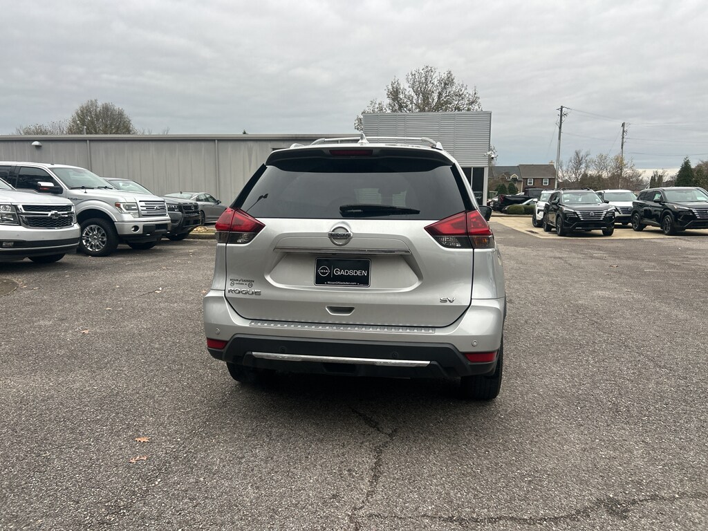 2019 Nissan Rogue SV photo 4