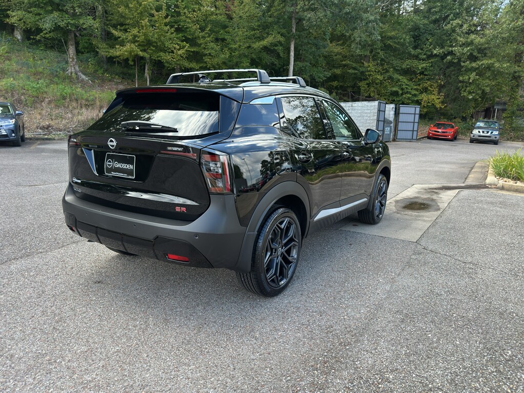 2026 Nissan Kicks SR photo 3