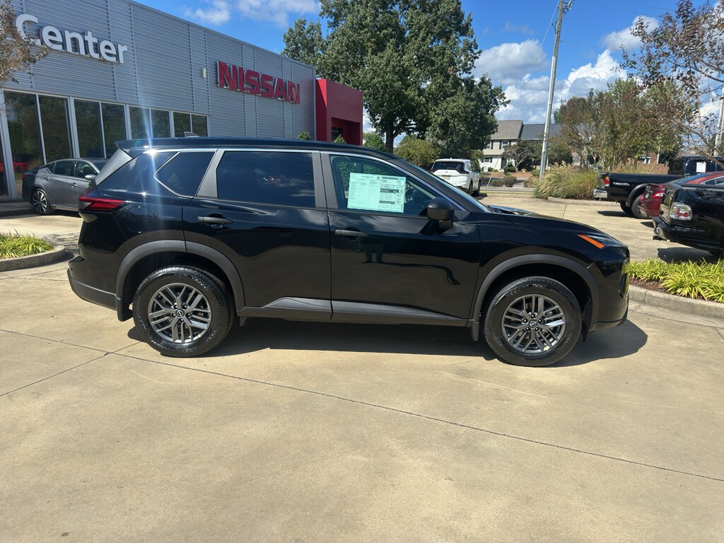 2026 Nissan Rogue S photo 2