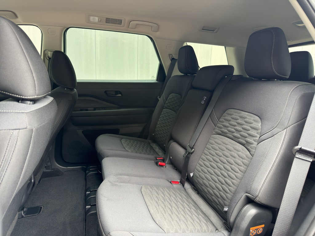 2025 Nissan Pathfinder SV - Photo 15