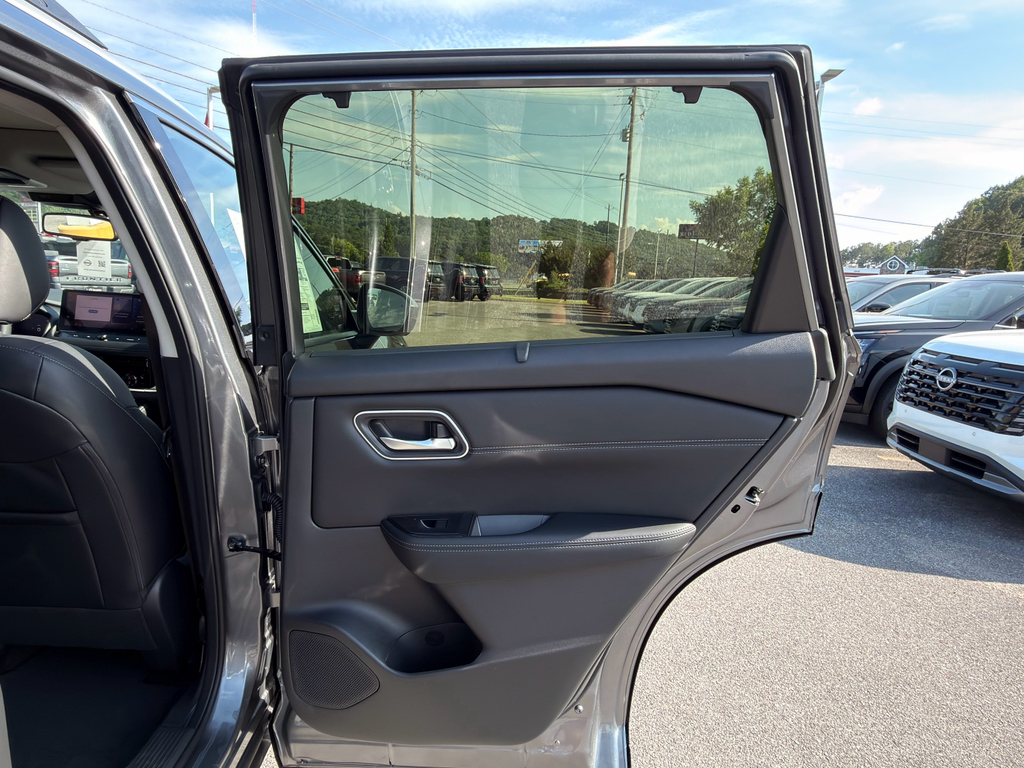 2026 Nissan Rogue Platinum - Photo 17