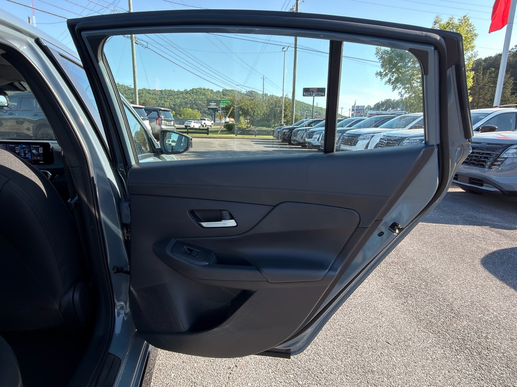 2026 Nissan Sentra SR - Photo 18