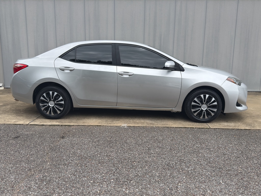 Used 2018 Toyota Corolla LE with VIN 5YFBURHEXJP824595 for sale in Gadsden, AL