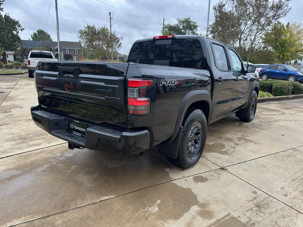 2026 Nissan Frontier SV Crew Cab photo 2
