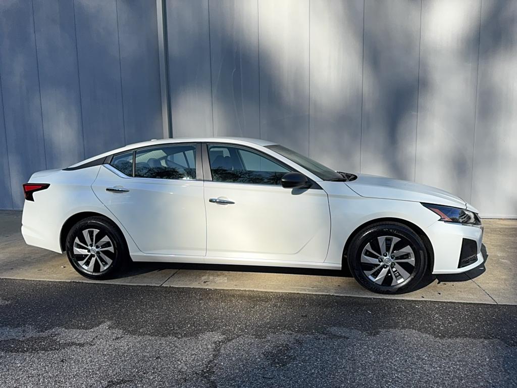 2025 Nissan Altima S photo 2