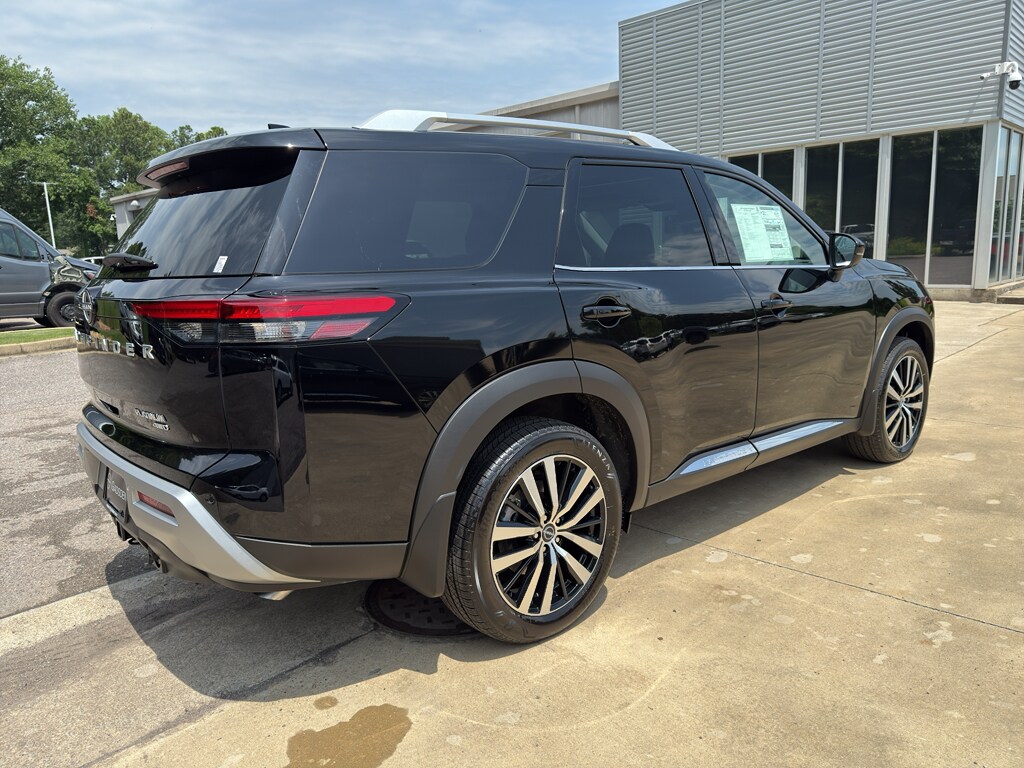 2025 Nissan Pathfinder Platinum photo 3