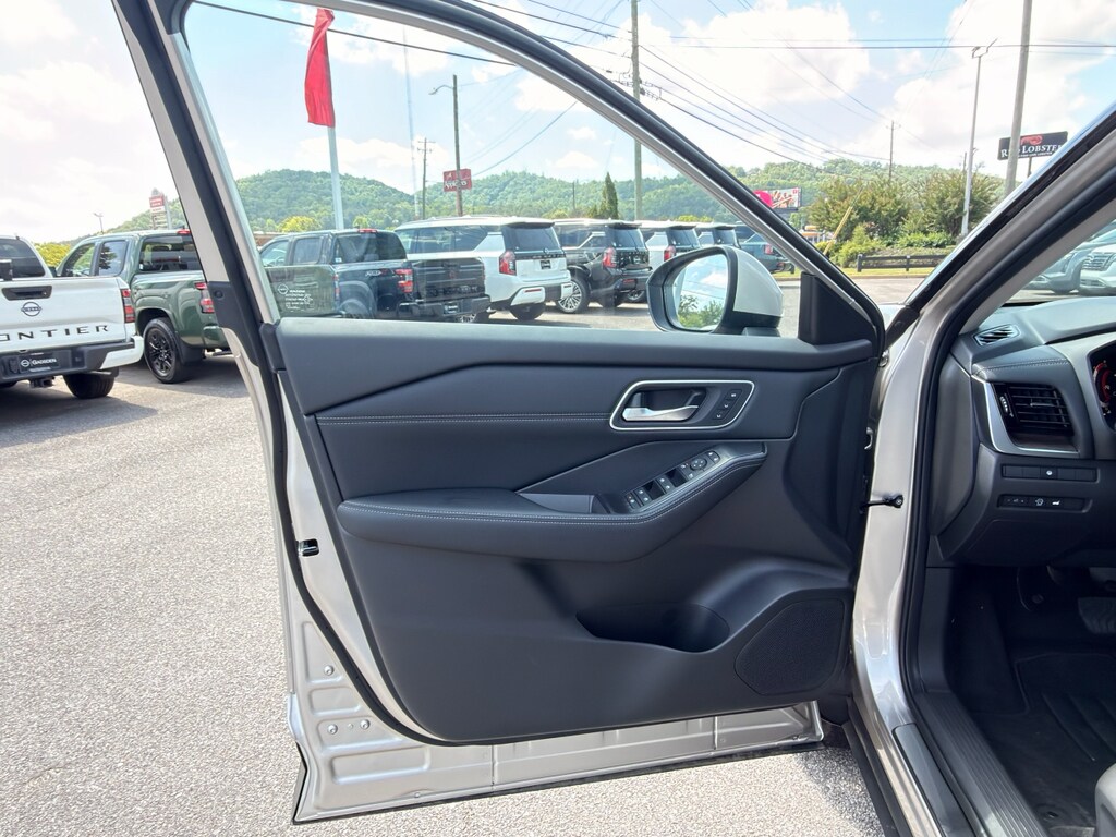 2026 Nissan Rogue Platinum - Photo 10