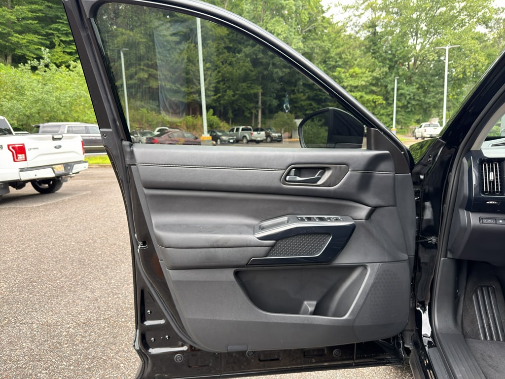 2025 Nissan Pathfinder SV - Photo 12