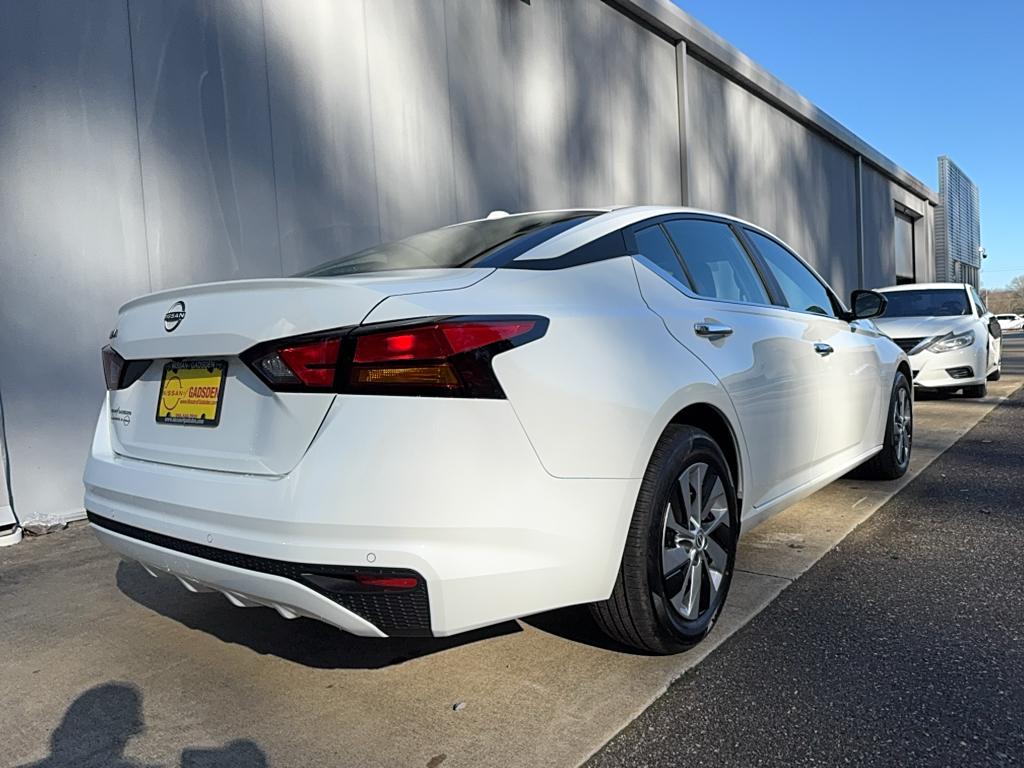 2025 Nissan Altima S photo 3