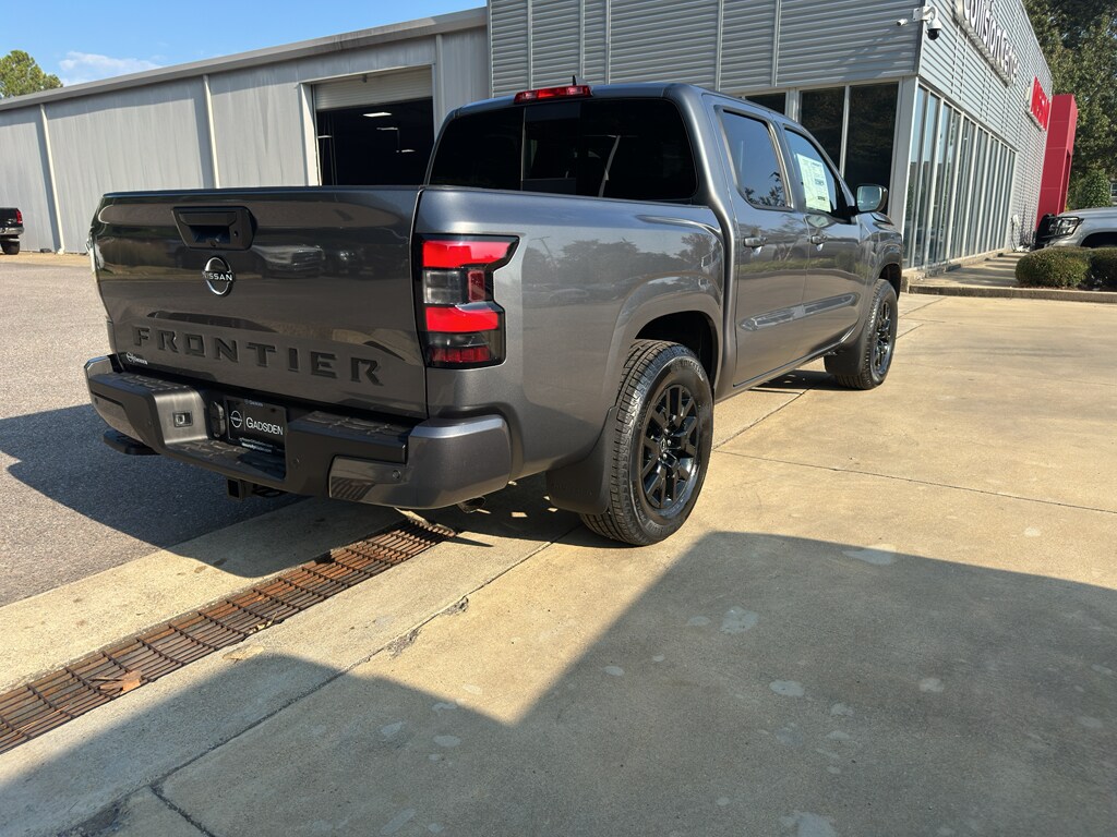 2026 Nissan Frontier SV Crew Cab photo 3