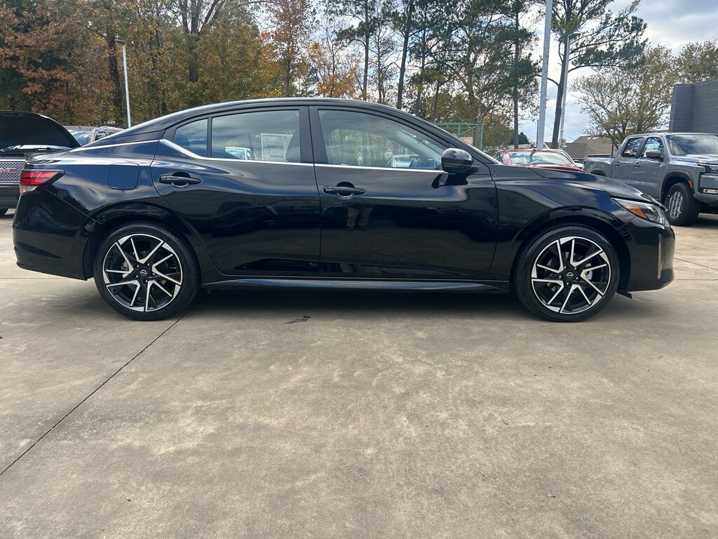 2025 Nissan Sentra SR photo 2