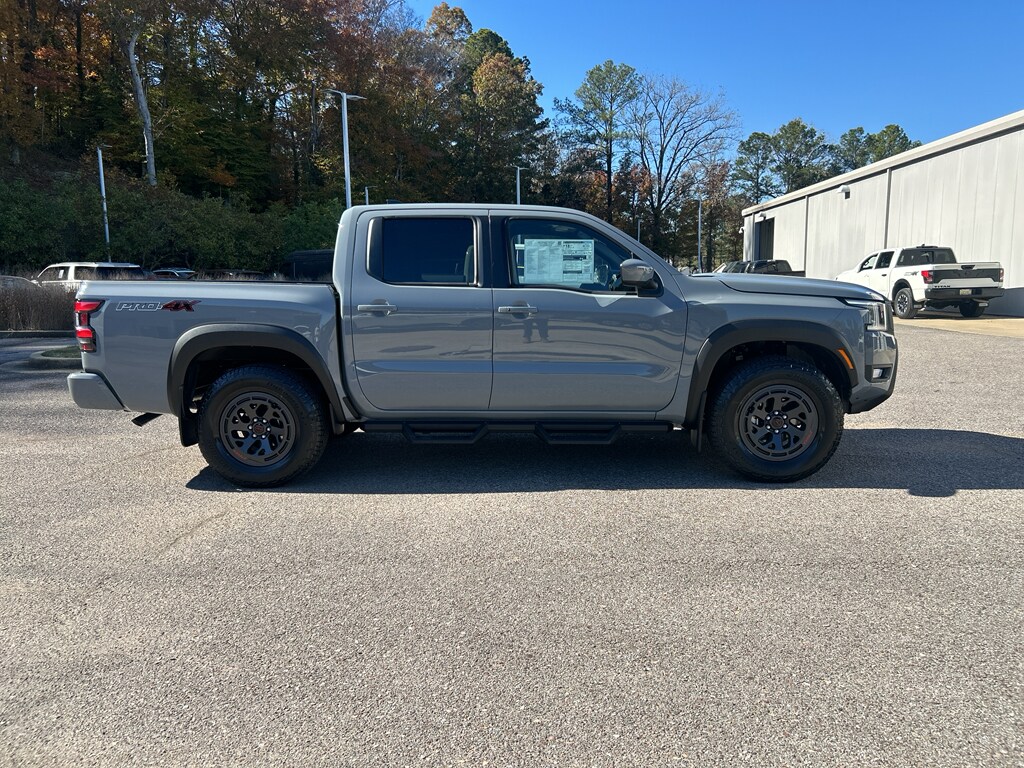 2026 Nissan Frontier PRO-4X Crew Cab photo 2
