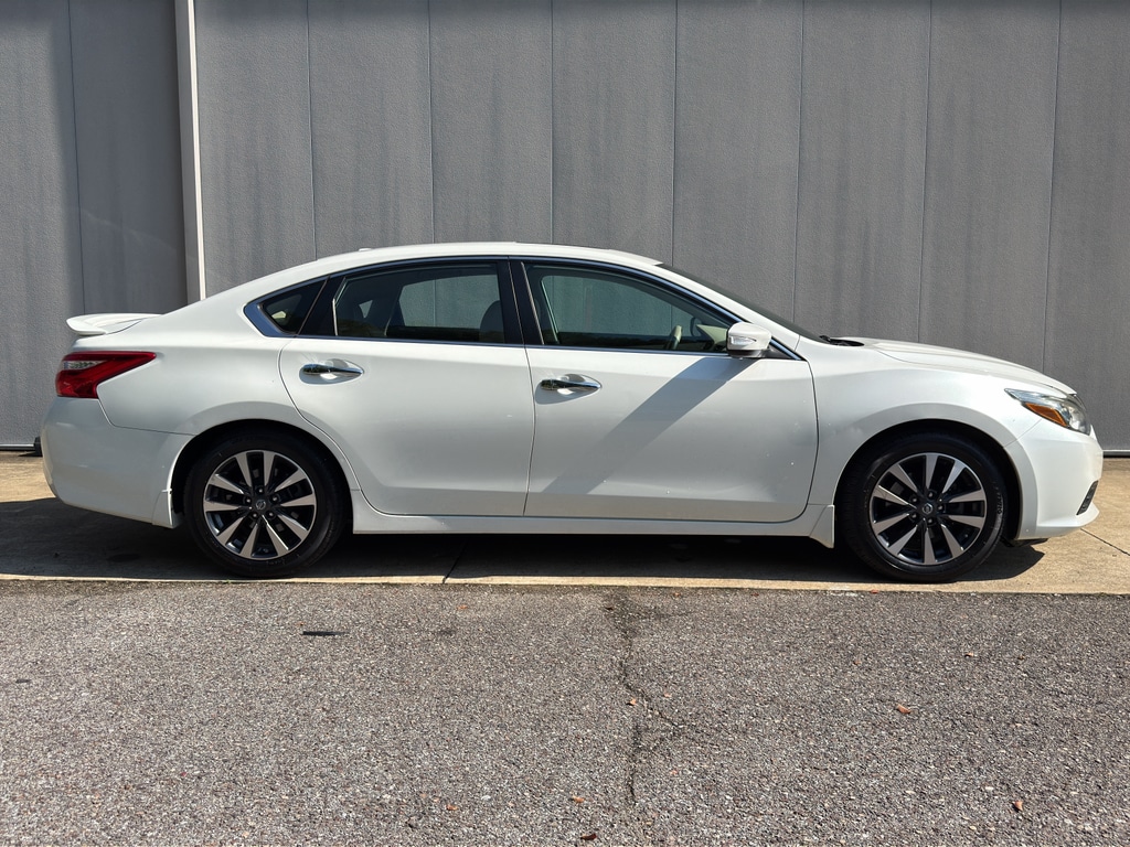 Used 2017 Nissan Altima SL with VIN 1N4AL3AP7HC163897 for sale in Gadsden, AL