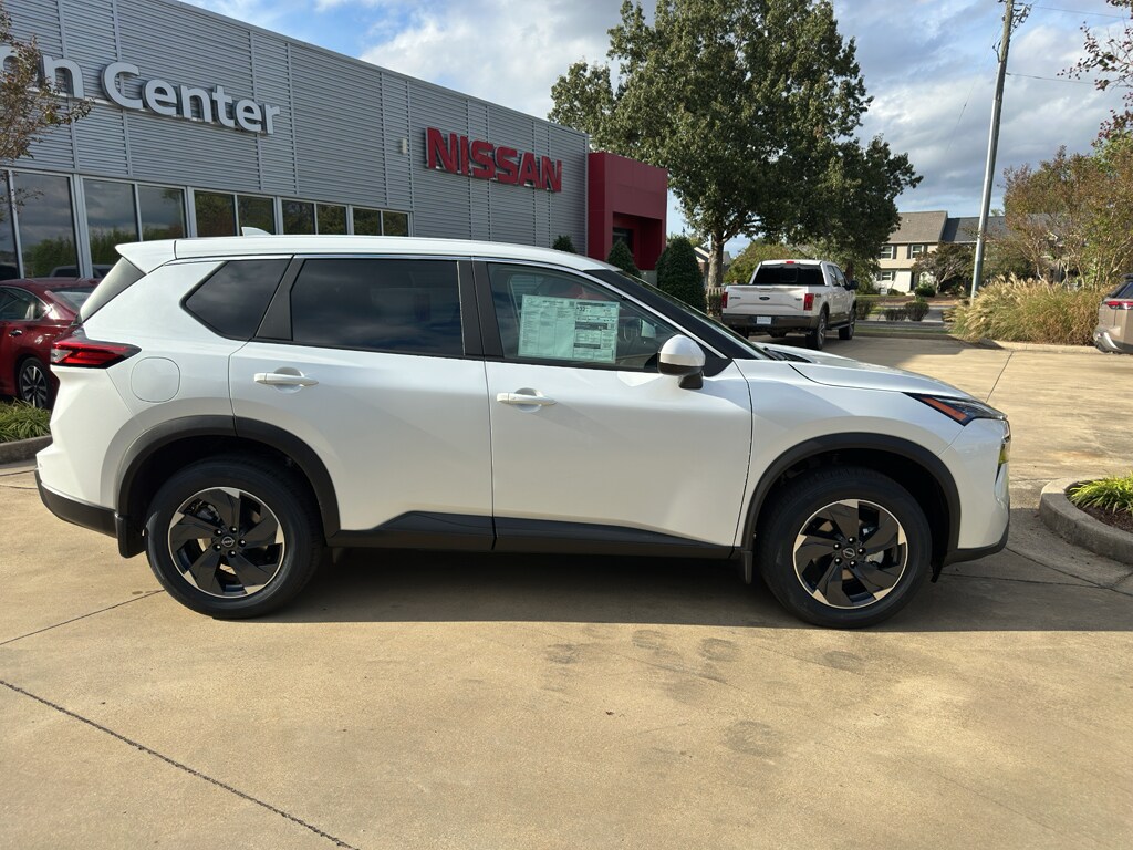 2026 Nissan Rogue SV photo 2