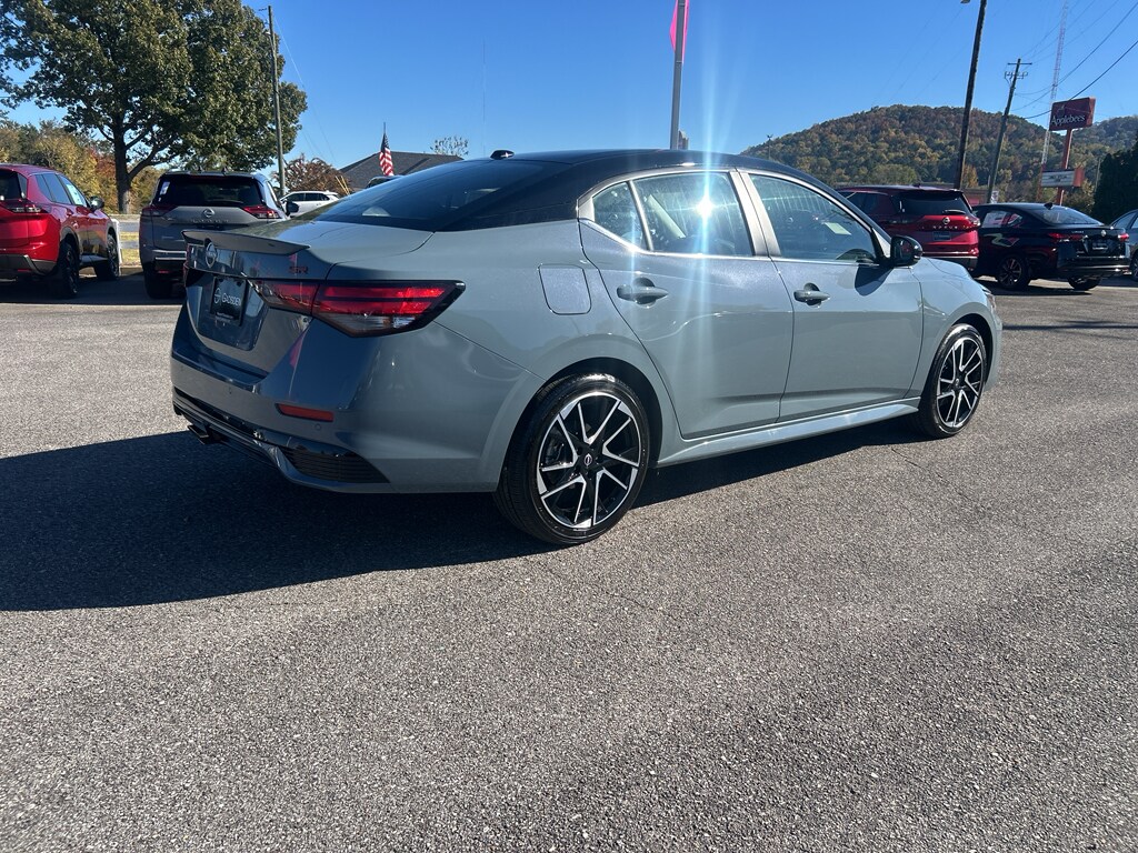 2025 Nissan Sentra SR photo 3