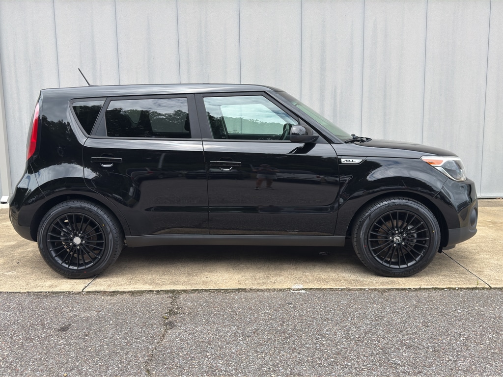 Used 2017 Kia Soul Base with VIN KNDJN2A27H7423811 for sale in Gadsden, AL