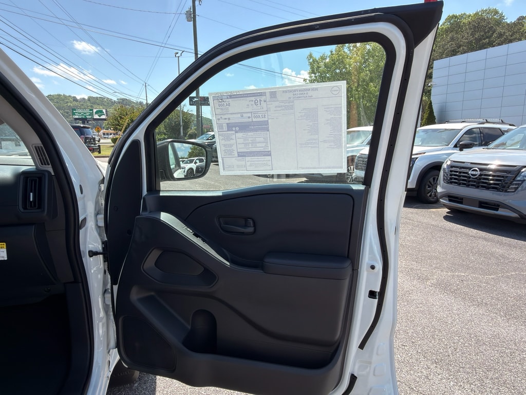 2026 Nissan Frontier S - Photo 17