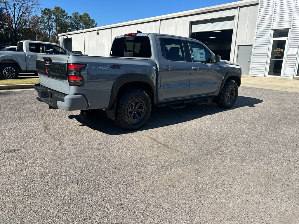 2026 Nissan Frontier PRO-4X Crew Cab photo 3