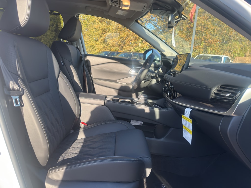 2026 Nissan Rogue Platinum - Photo 16